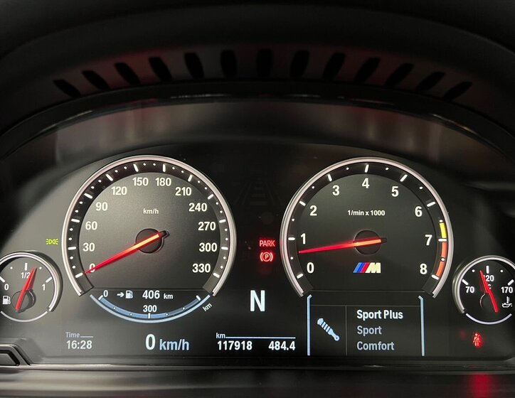 BMW X5 SUV / Terénní 4,4 l 423 kw