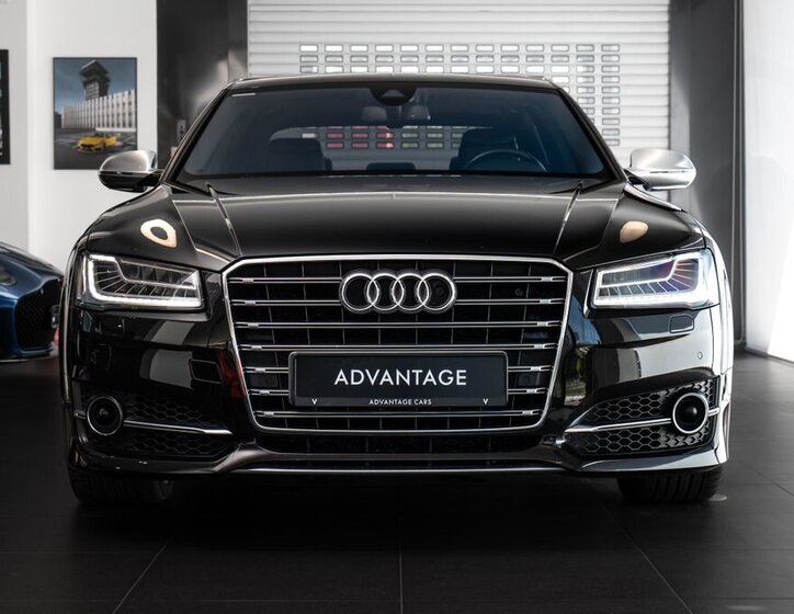 Audi S8 Sedan / Limuzína 4,0 l 382 kw