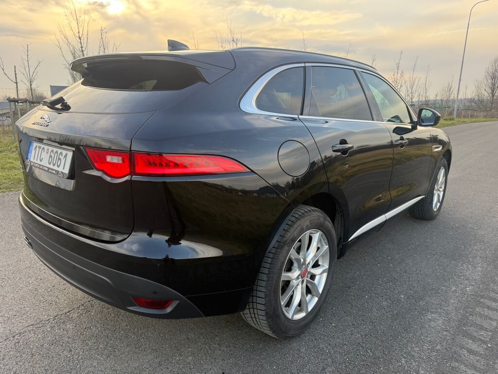 Jaguar F-Pace