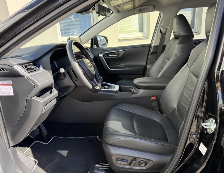 Toyota RAV4 SUV / Terénní 2,5 l 131 kw