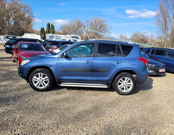 Toyota RAV4 SUV / Terénní 2,2 l 100 kw