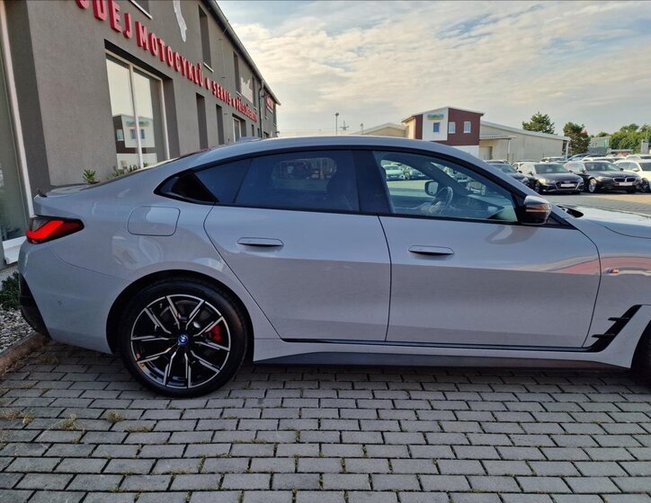 BMW i4 Sedan / Limuzína 0,0 400 kw