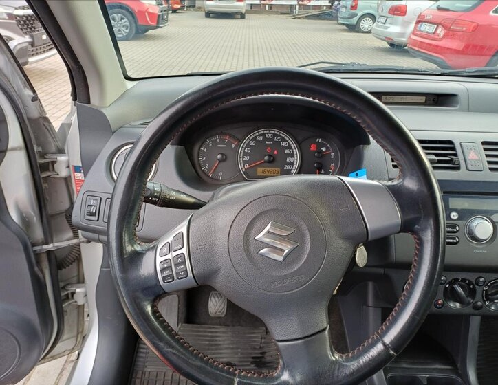 Suzuki Swift Hatchback 1,3 l 66 kw