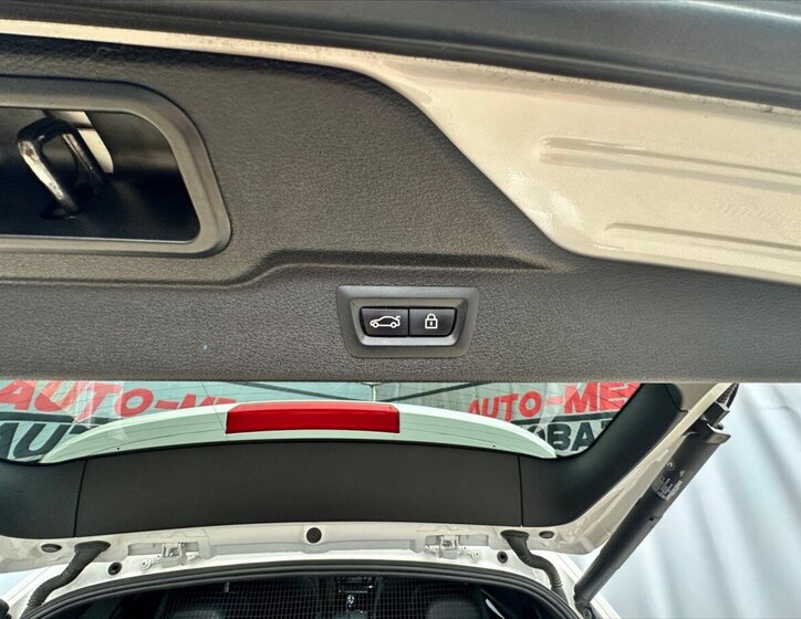 BMW X5 Kombi 3,0 l 280 kw