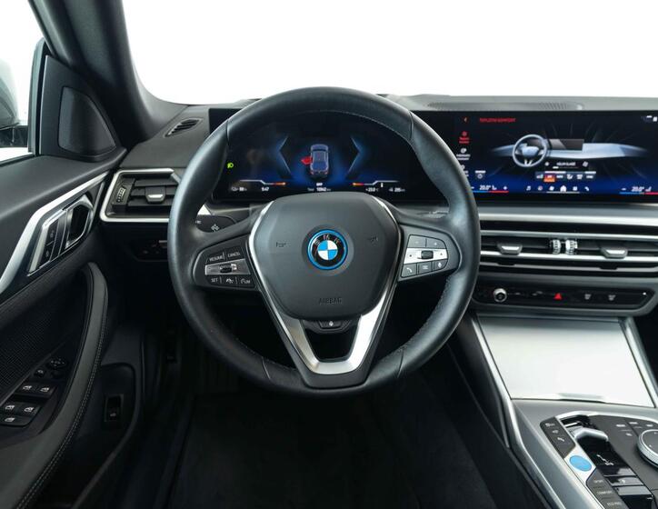 BMW i4 13