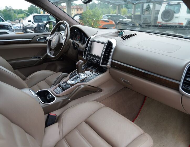 Porsche Cayenne 31