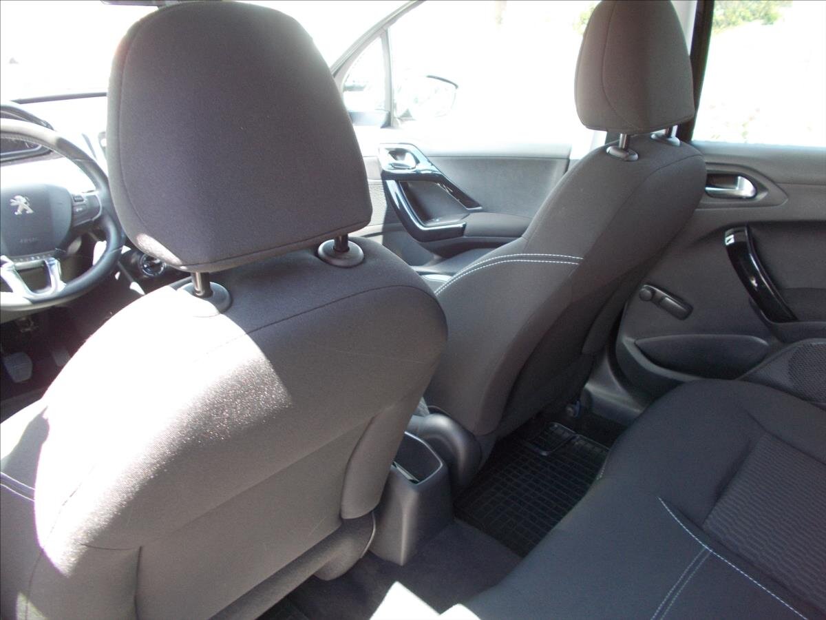 Peugeot 208 Hatchback 1,2 l 60 kw