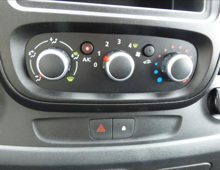 Renault Trafic 16