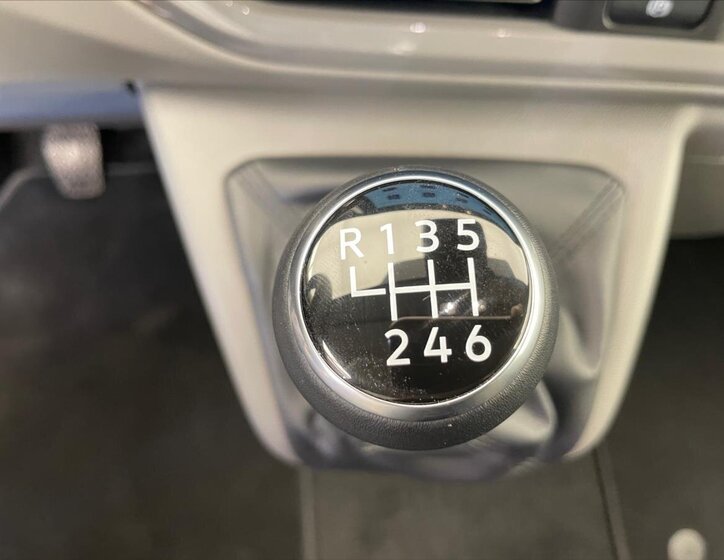 Volkswagen Caravelle 9