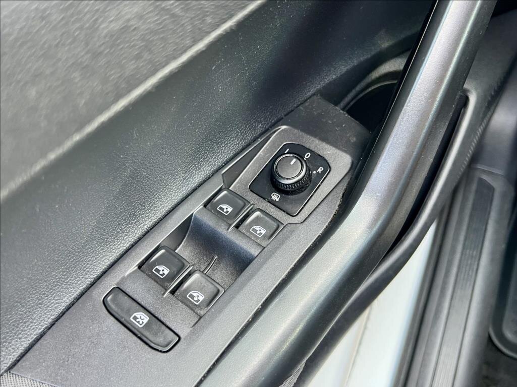 Volkswagen Polo Hatchback 999,0 70 kw