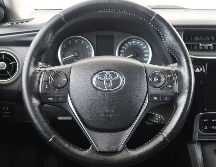 Toyota Corolla Sedan 1,6 l 97 kw