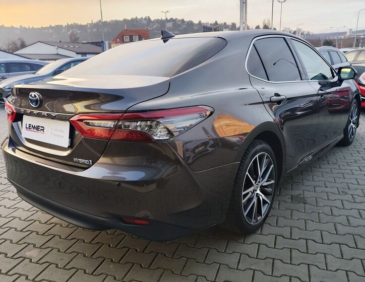 Toyota Camry 5