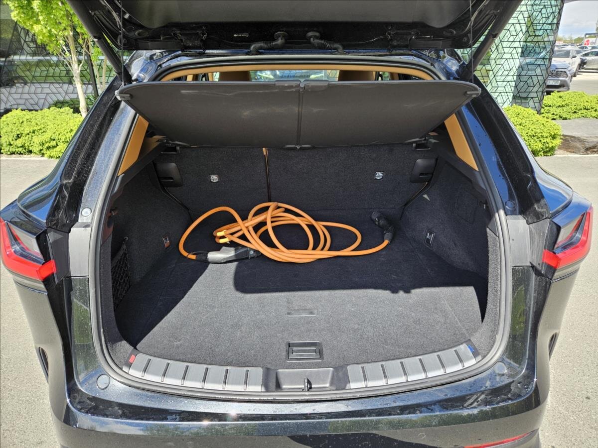 Lexus NX 450h plus SUV / Terénní 2,5 l 227 kw