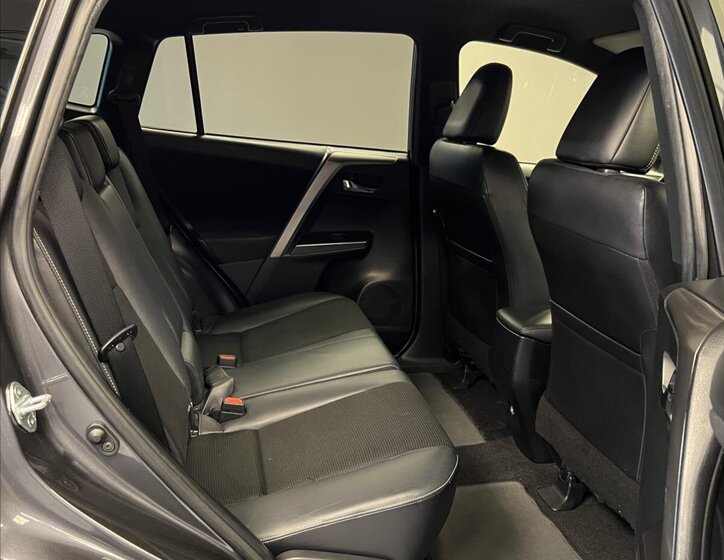 Toyota RAV4 SUV / Terénní 2,0 l 112 kw