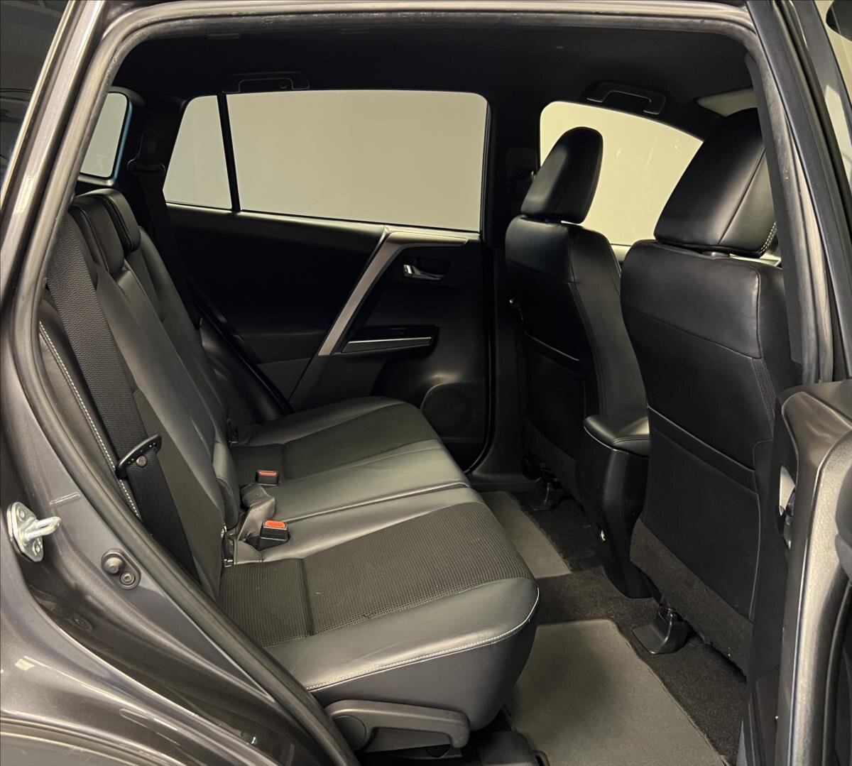 Toyota RAV4 SUV / Terénní 2,0 l 112 kw