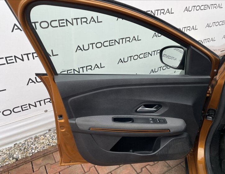 Dacia Sandero Hatchback 999,0 67 kw