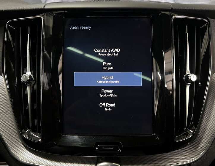 Volvo XC60 SUV / Terénní 2,0 l 288 kw