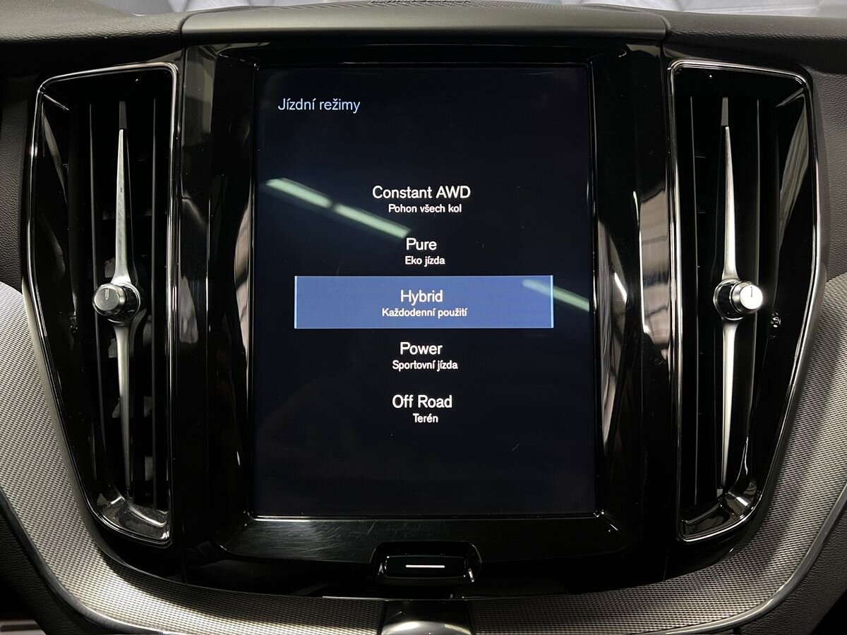 Volvo XC60 SUV / Terénní 2,0 l 288 kw