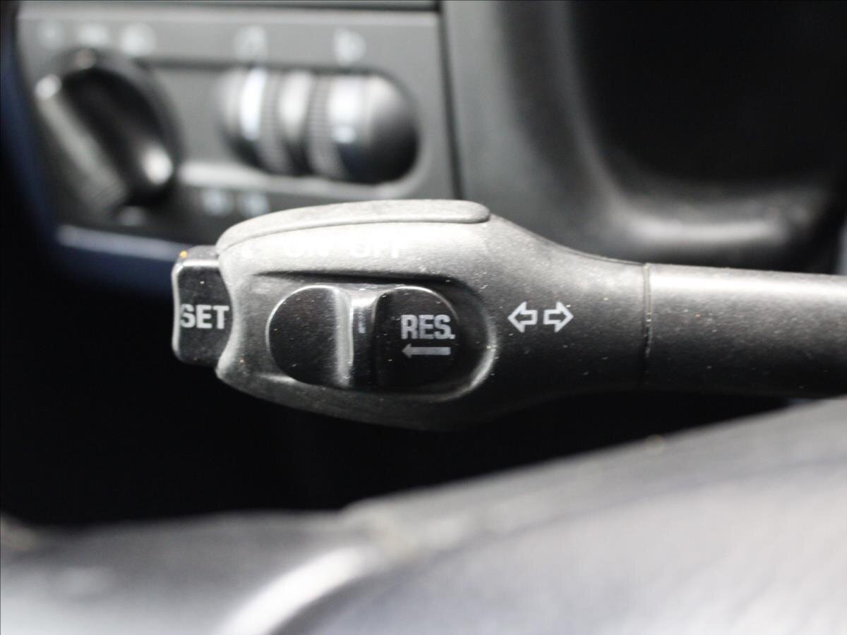 Volkswagen Caravelle Kombi 2,5 l 111 kw