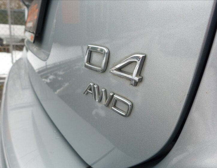 Volvo XC60 SUV 2,4 l 120 kw