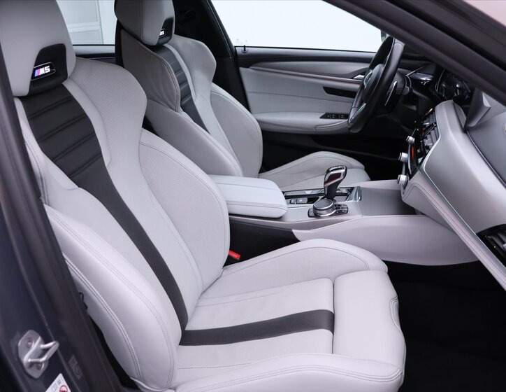 BMW M5 Sedan / Limuzína 4,4 l 441 kw