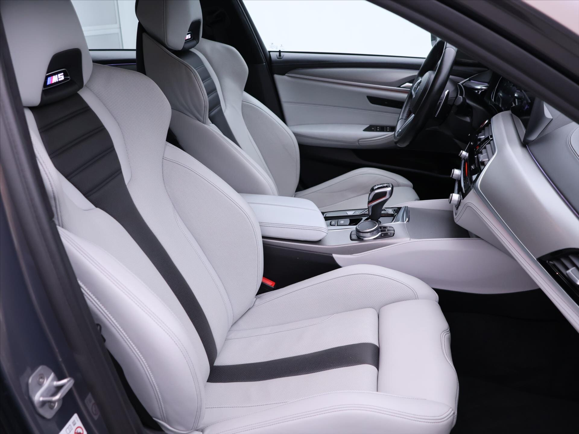 BMW M5 Sedan / Limuzína 4,4 l 441 kw