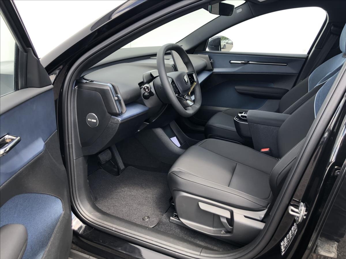 Volvo EX30 SUV / Terénní 0,0 200 kw