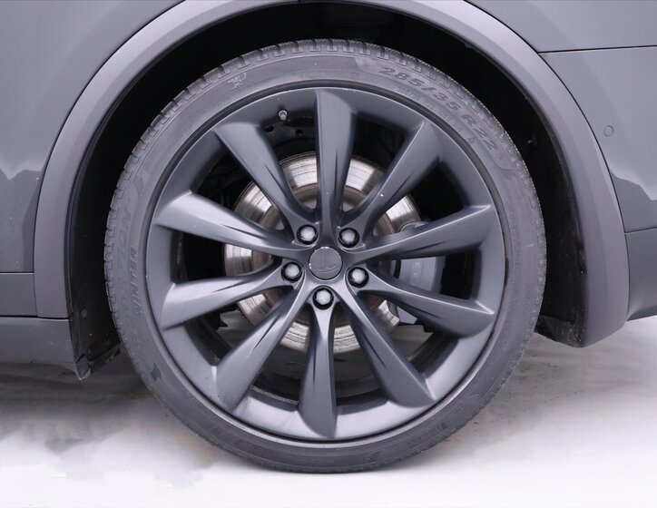 Tesla Model X 34
