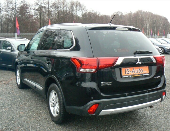 Mitsubishi Outlander SUV / Terénní 2,3 l 110 kw