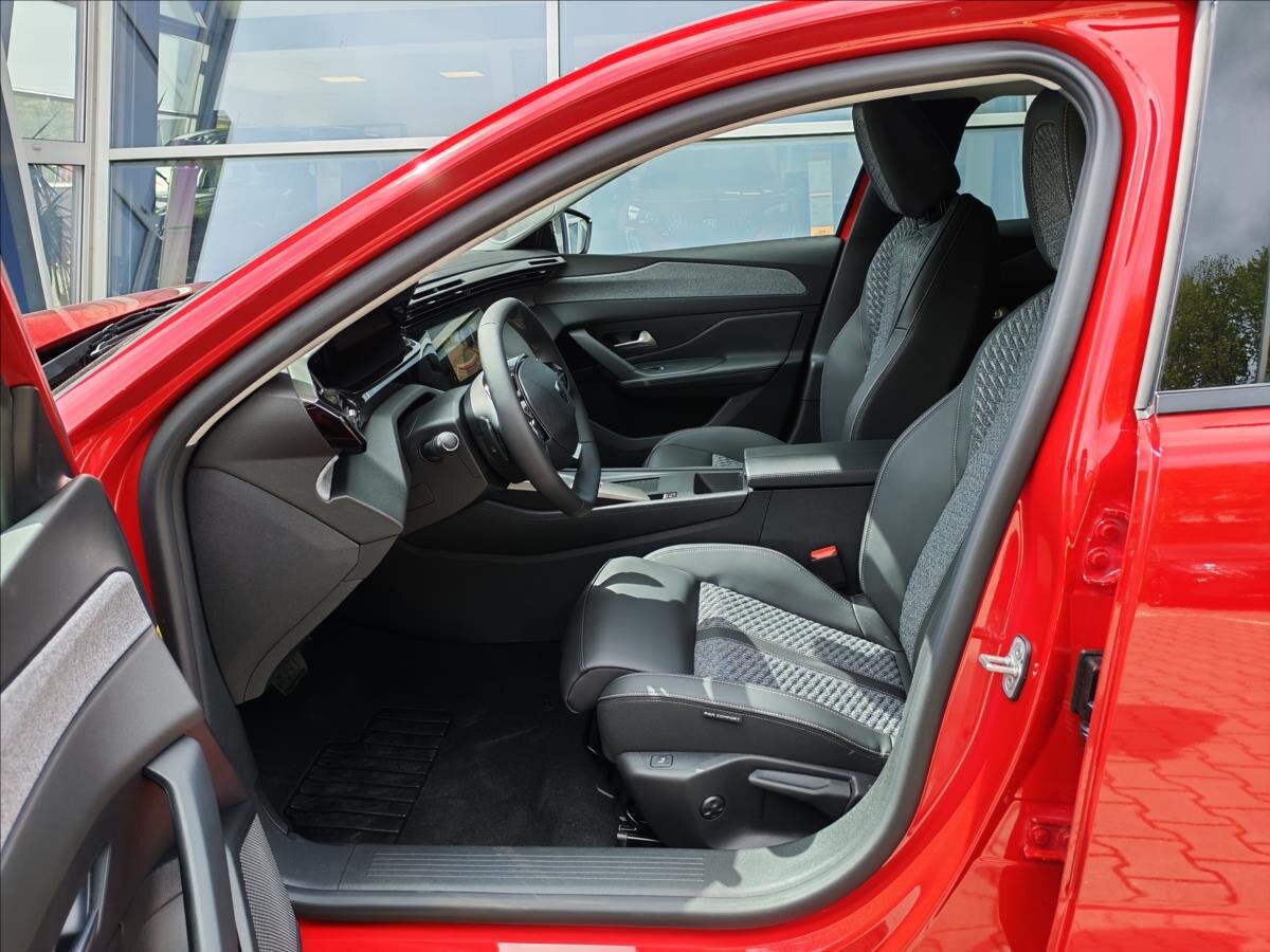 Peugeot 408 Sedan / Limuzína 1,2 l 107 kw