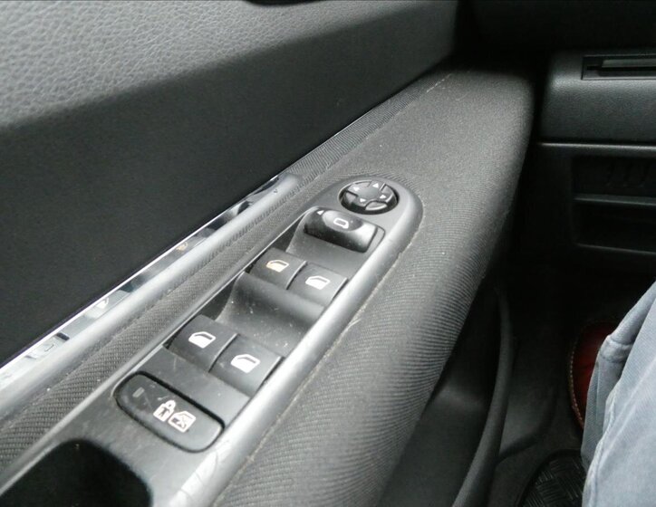 Peugeot 3008 SUV 1,6 l 82 kw