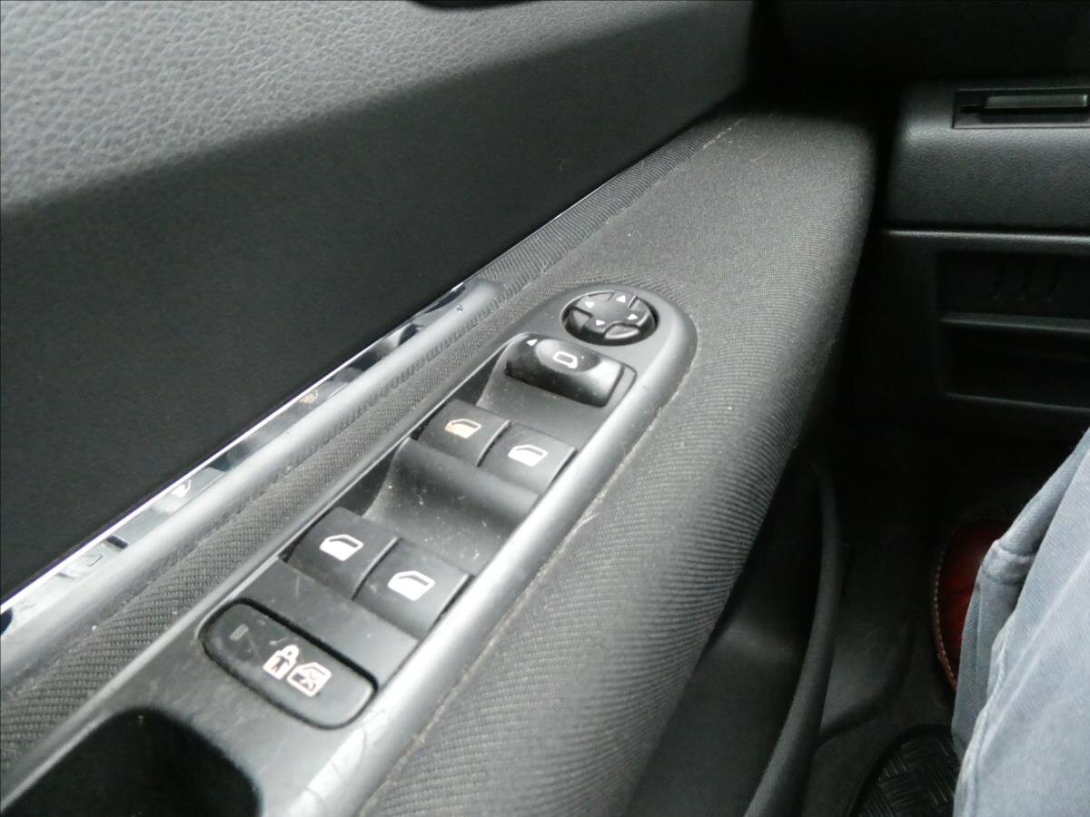 Peugeot 3008 SUV 1,6 l 82 kw