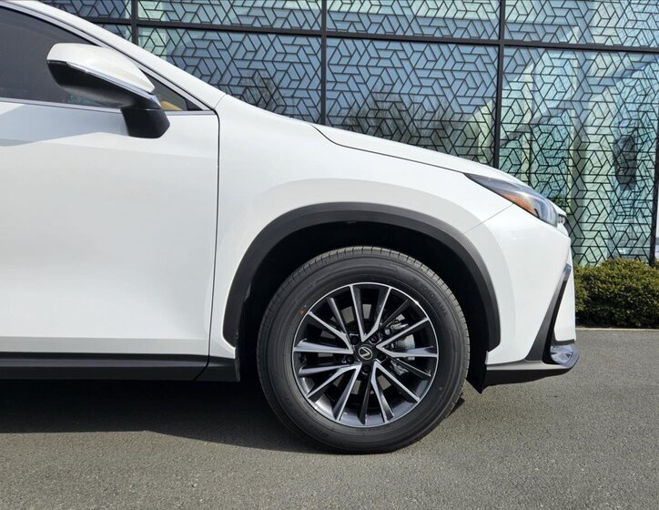 Lexus NX 350h SUV / Terénní 2,5 l 147 kw