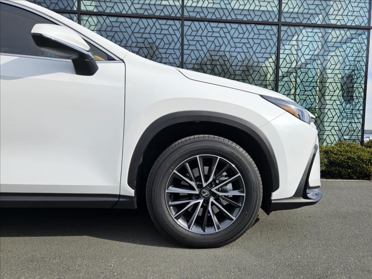 Lexus NX 350h SUV / Terénní 2,5 l 147 kw