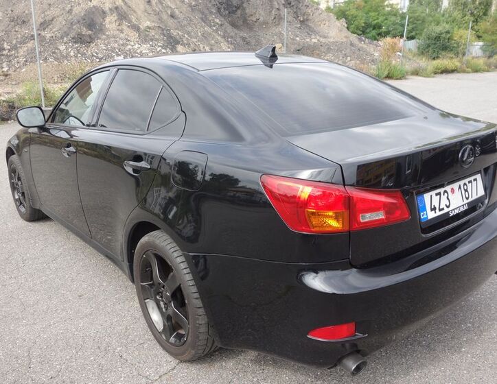 Lexus IS 220 12
