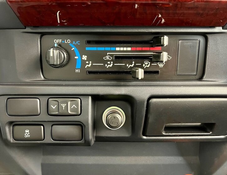 Toyota Land Cruiser 17