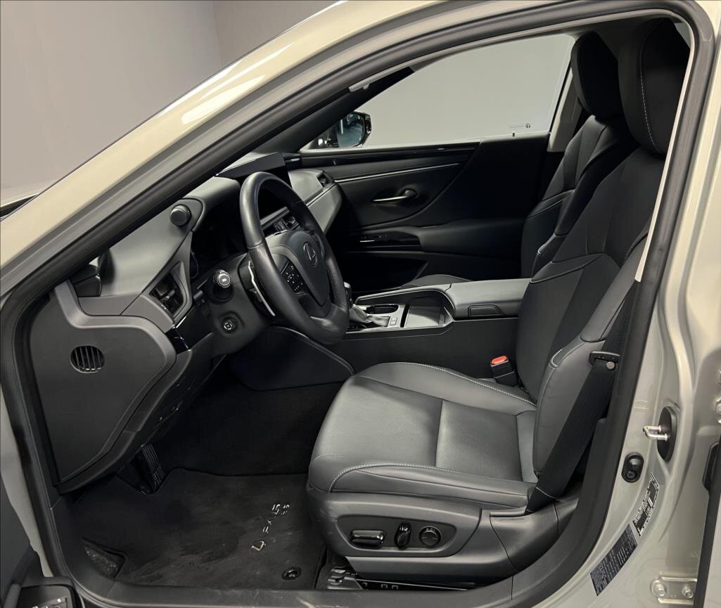 Lexus ES 300h Sedan 2,5 l 160 kw