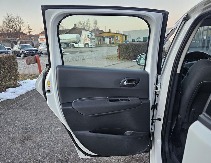 Peugeot 3008 SUV 1,2 l 96 kw