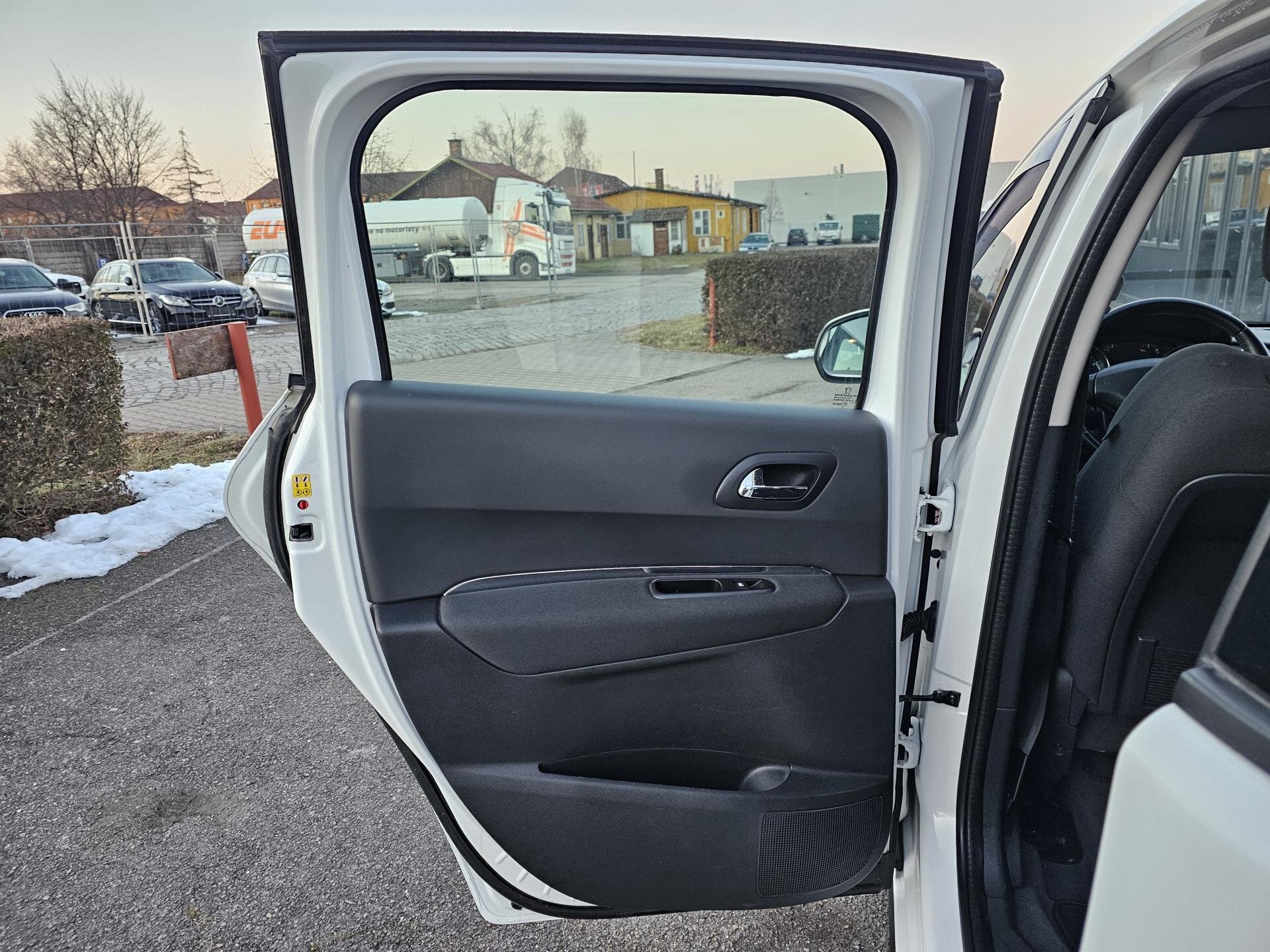 Peugeot 3008 SUV 1,2 l 96 kw