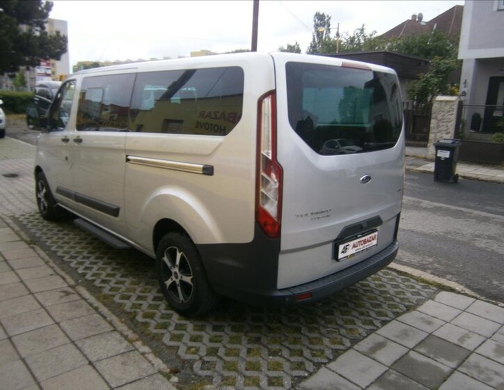 Ford Tourneo Custom Kombi 2,2 l 114 kw