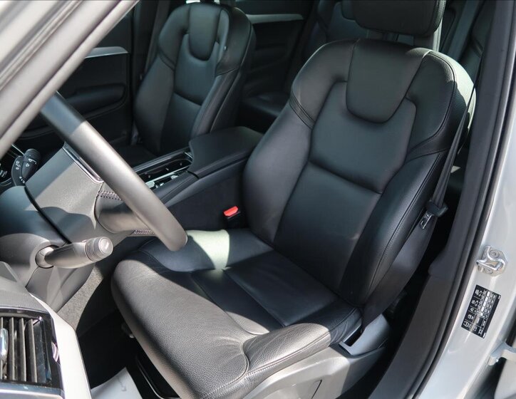 Volvo XC90 SUV / Terénní 2,0 l 173 kw