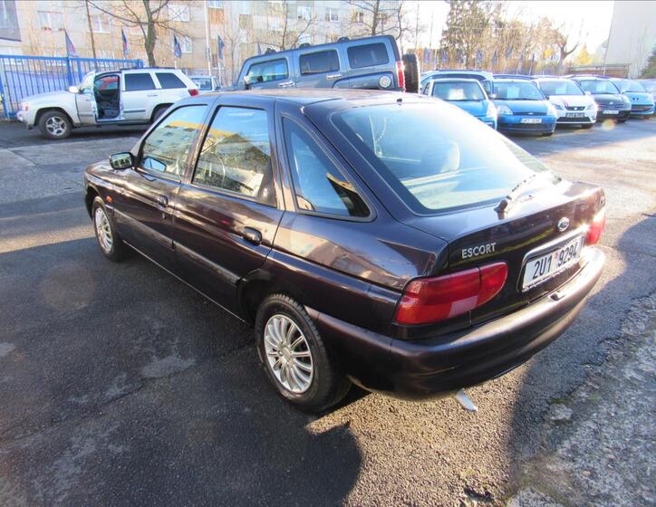 Ford Escort 4