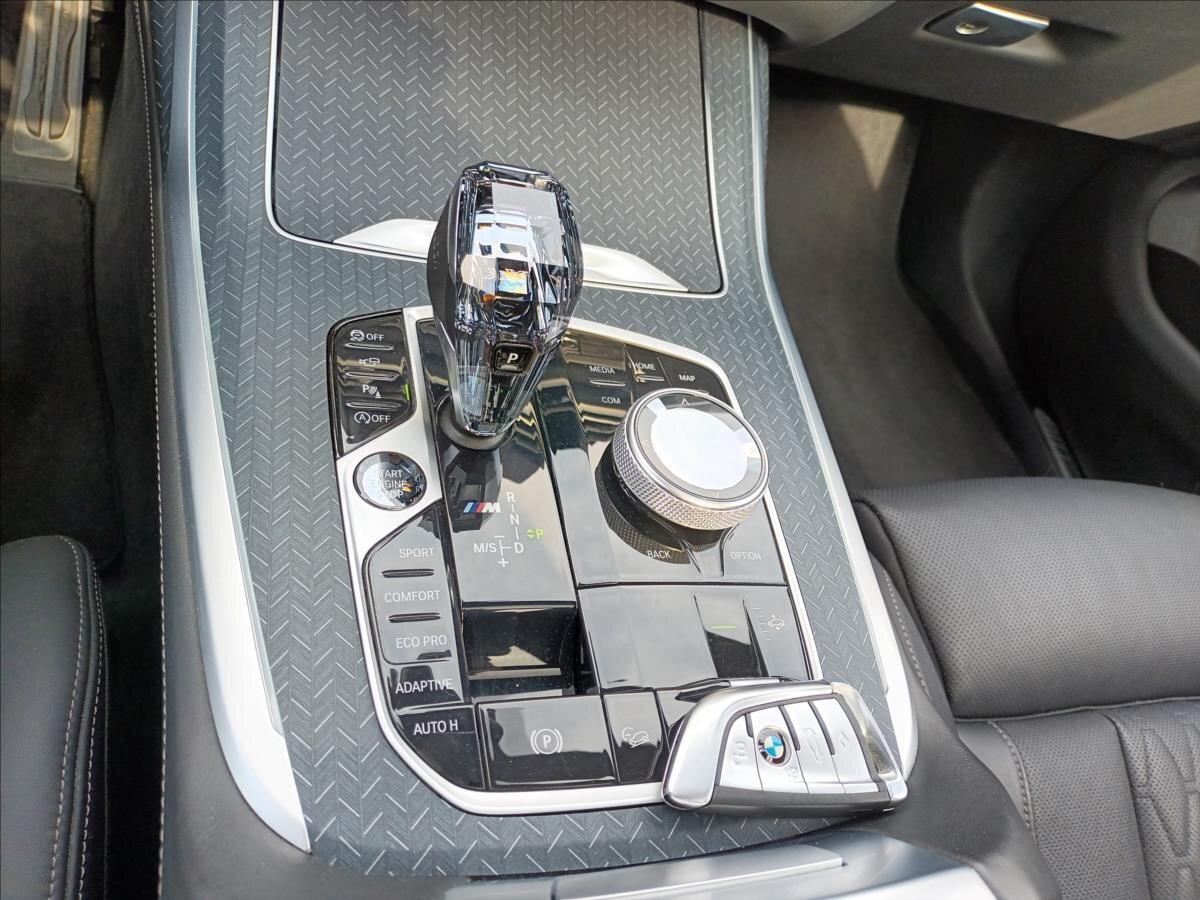 BMW X7 SUV / Terénní 4,4 l 390 kw