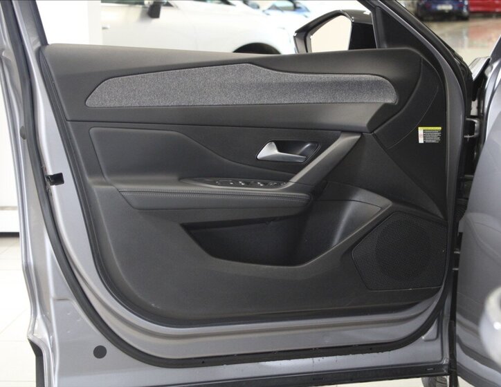 Peugeot 408 Liftback 1,2 l 96 kw