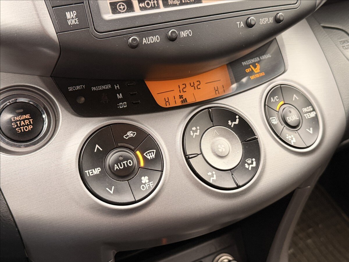 Toyota RAV4 SUV / Terénní 2,2 l 130 kw