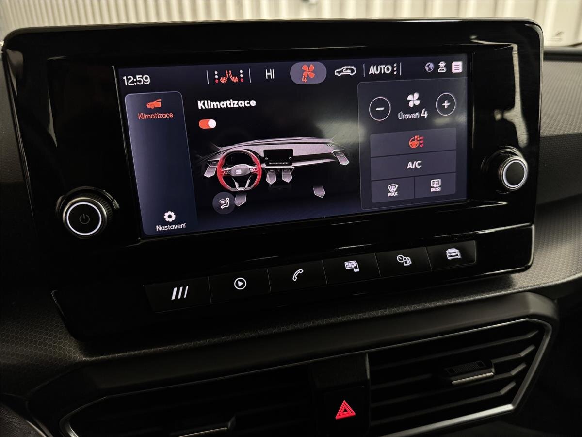 Seat Leon Hatchback 1,5 l 96 kw