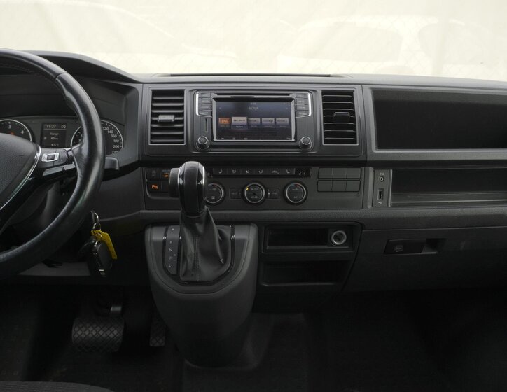 Volkswagen Caravelle 17