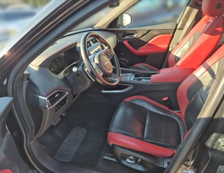 Jaguar F-Pace SUV / Terénní 3,0 l 221 kw