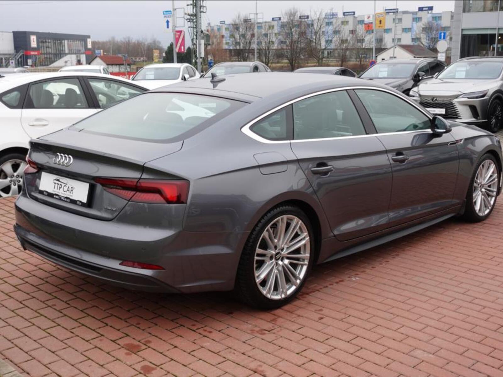 Audi A5 4