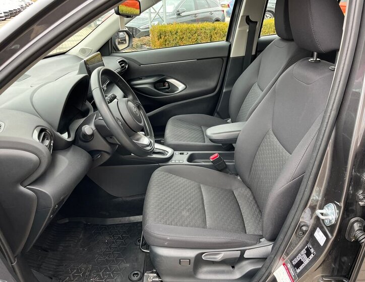 Toyota Yaris Cross 13